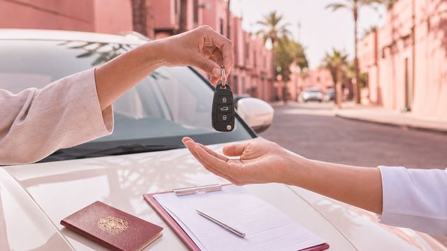 Remise des clés et contrat de location au Maroc